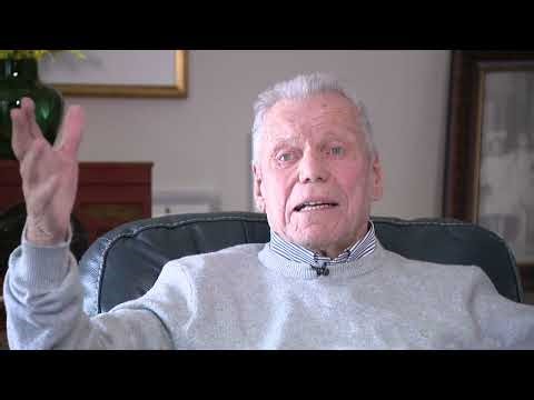Navy SEAL from Massachusetts greeted Apollo 17 crew on splashdown with secret gift