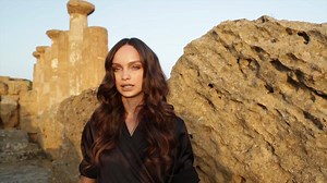 2.7K views · 58 reactions | Dona de uma beleza exótica, Luma Grothe é a musa desta temporada! Em uma entrevista exclusiva ela nos conta um pouco de seu trabalho e viagens. Venha conferir e se inspirar na história da top model catarinense que é sucesso internacional. @thelumagrothe #LPmediterraneo #LPsummer18 #lancaperfume | Lança Perfume | Facebook