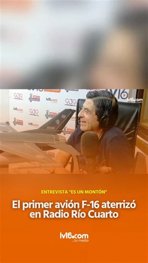 𝗟𝗩𝟭𝟲.𝗰𝗼𝗺 on Instagram: "✈️🎙 #ESUNMONTÓN El primer avión F-16 aterrizó en Radio Río Cuarto 👤 En horas previas a la llegada de las máquinas a Las Higueras, el primen avión F-16 llegó a "Es Un Montón" de la mano del modelista y ex efectivo de la Fuerza Aérea Argentina Manuel Vilchez. ✅️ El trabajo de Manuel Vilchez en la confección de la miniatura es sencillamente extraordinario por los detalles muy bien presentados. 👉🏻 La actividad se enmarcará en el acto oficial de presentación de los 