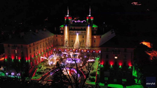 Historic Colorado hotel lights up night with Christmas display