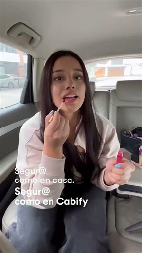 El multitasking nivel ✨PRO✨: Bañarte, cambiarte y salvar a tu BFF☺️. Todo seguro con cabify💜#Seg...