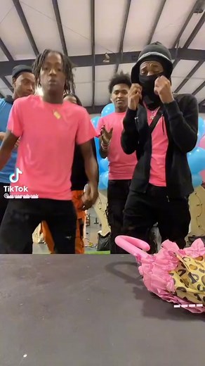 runiktv (@runiktv_tiktoks)’s videos with original sound - runiktv