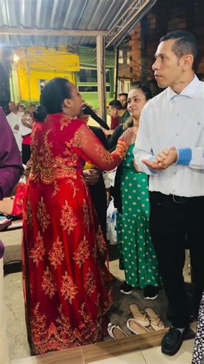 Naline Freitas on Instagram: "Em teu nome eu posso cursem teu nome eu posso fazer basta tu Vaso meu confiar 🔥🔥🔥🔥👊🏽❤️‍🔥"