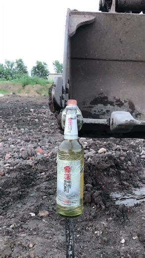 Grandpa opened the beer bottle cap using a crane 😲🍺 | #shorts