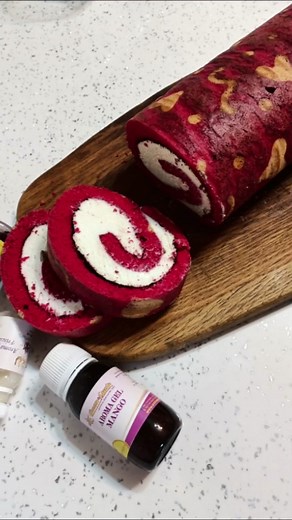 Ruladă cu desene: Deliciu Red Velvet de încercat