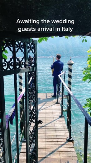 Guests arrived to this wedding by boat 😍 #thefunctionband #acousticduo #lakecomoitaly #fyp #foryoupage