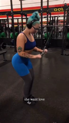 Rachel Raus on Instagram: "almost 8 years in between 🫣 #reelstrending #bodybuildingwomen #inkedgirls #inkedandfit #glowupjourney"