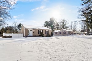 5951 Westacre Ln, Toledo, OH 43615