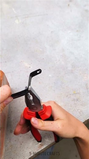 An easy workshop trick 🔧 for sand paper 🛠️