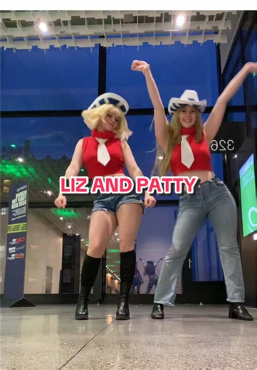 Never forget ur guns (Liz and patty ofc) #souleater #thompsontwins #cosplay #animetiktok #emeraldcitycomiccon #fypシ #lizandpattycosplay