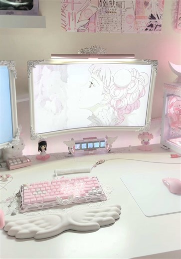 do you guys notice something new? ♡ all thanks & credit goes to my favorite princess @tisha ౨ৎ ~ i’ve fallen in love with this monitor frame idea she created and i eventually gave in after seeing all the pretty setups she’s inspired ૮꒰ ྀི >⸝⸝⸝