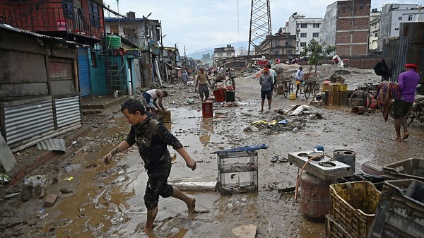 Népal : des inondations et glissements de terrain meurtriers ravagent l’est et le centre du pays - RTBF Actus