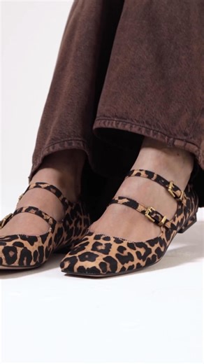 Spotted: Mary Janes for fall. Shop the style: cur.lt/3scwxycpm | Famous Footwear