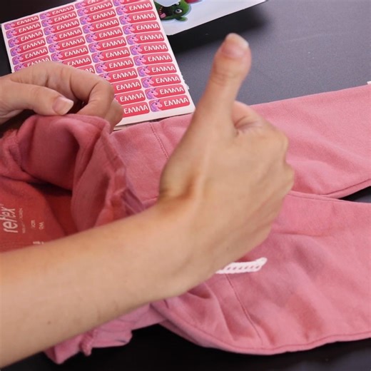 ☀️ 𝗦𝗨𝗠𝗠𝗘𝗥 𝗦𝗔𝗟𝗘 🦄 𝟮𝟬% 𝗢𝗙𝗙 𝗡𝗔𝗠𝗘 𝗟𝗔𝗕𝗘𝗟𝗦 for clothes & belongings. Choose one of our icons, or upload your own icon, a photo or team logo 😎 Choose a background colour and type your name. Done! :D With Super Labels, you'll never lose any items again. FREE shipping and FAST delivery. | Super Labels