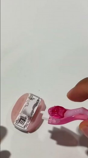 How to replace Gillette Venus razor #GilletteVenusRazor #asmr #GilletteVenus #Women’sShaver #Shaving