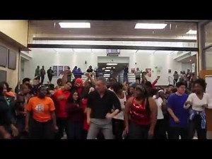 Texas Teacher and Students Dance to Uptown Funk: Video