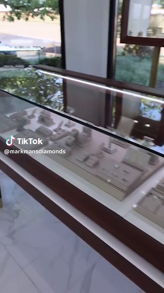 Find your perfect piece at Markman’s.✨ Did you know we have two locations? Our Chattanooga location is full of incredible timeless pieces and our staff can’t wait to help you find the jewelry of your dreams. #knoxville #chattanooga #jewlery #2025wedding #engagment #anniversarygift #holidaygifts