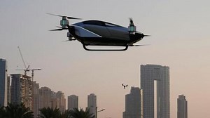 L'auto volante (completamente elettrica) prende il volo nei cieli di Dubai
