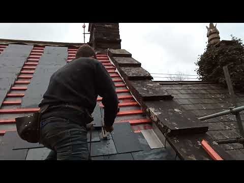 How to fit Lead soakers and cut slates against walls/chimneys