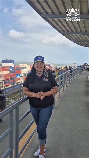¡Seguimos disfrutando junto a nuestros Jaguares Dorados! 🐆💛 Hoy desde la Junta Comunal de Ancón acompañamos a nuestros adultos mayores en un hermoso paseo a las Esclusas de Agua Clara en Colón, donde están viviendo una experiencia única admirando de cerca esta maravilla del Canal de Panamá. Entre sonrisas, historias y momentos especiales, continuamos compartiendo un día lleno de alegría y convivencia, porque nuestros Jaguares Dorados merecen espacios de recreación, respeto y bienestar. ✨ ¡La e