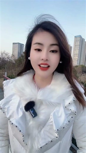 Has it snowed where you are At the thatched gate one hears the barking of dogs on a sn