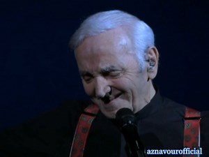 10 octobre 2015, extrait de son dernier concert en Arménie, Charles Aznavour interprète "Emmenez-moi" ❤🎶 | Charles Aznavour