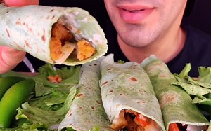 【Saudi】阿拉伯小吃沙威玛烤鸡肉卷饼 咀嚼音_哔哩哔哩_bilibili