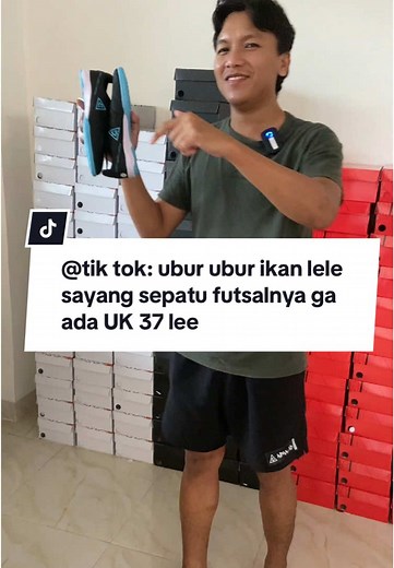 Membalas @tik tok @tik tok: ubur ubur ikan lele sayang sepatu futsalnya ga ada UK 37 lee#sepakbola #sepatubola #sepatubolaori #sepatubolaoriginal #sepatusepakbola #futsal #sepatufutsal #sepatufutsaloriginal #apha #shobatapha