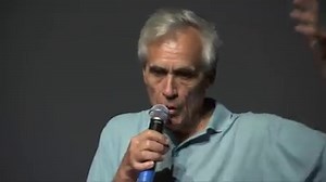 Tous inlligents, le saviez-vous ? Qui ne s'est jamais senti nul ou incapable ? En puisant dans la théorie des intelligences multiples d'Howard Gardner, Bruno Hourst, chercheur, écrivain et formateur, nous expose avec un grand sens de la pédagogie que nous sommes tous intelligents ! Une approche novatrice et rafraîchissante qui permet de repenser la façon dont les enfants apprennent, dont les enseignants enseignent et dont l'école fonctionne. L'occasion aussi de poser un regard neuf sur les intel