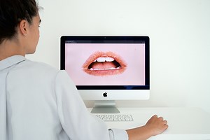 'the singing website' will perform your favorite song for only €1