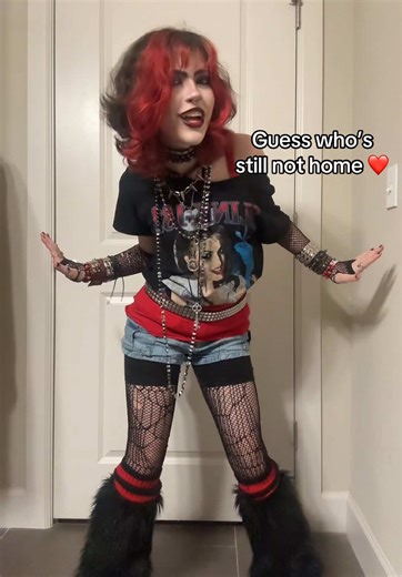 Recording set up sucks here and the backgrounds hecka ugly but I miss posting every day 😞 #ootd #fitinspo #alt #emo #scene