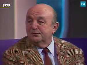 LA TROUILLE 🌃 Les Blier père et fils, Gérard Depardieu, Jean Carmet, Michel Serrault, Jean Poiret, Andrea Parisy et Pierre Tchernia sont réunis autour de Michel Drucker pour parler du nouveau film de Bertrand Blier : l'inoubliable " Buffet froid ". L'occasion pour Bernard Blier de déclarer son admiration à son fils. | INA