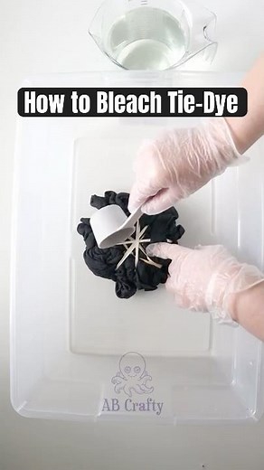 Making a bleach tie dye spiral shirt #bleachtiedye #reversetiedye