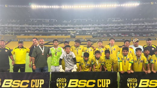 TBT ⚽ Campeonato CSC Cup. Un partido que nunca olvidaremos: semifinal contra Atlético Madrid, luchando hasta el final… y el gol llegó en el último minuto. Terminamos en un orgulloso 4.º puesto, dejando el corazón en cada jugada. Los recuerdos que deja el fútbol no se borran.#fútbol #bananasport #pasionalfutbol🥉🏆🎖 #machala #guayaquil