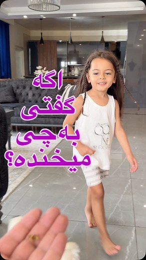 ‎تیارا بذال | دختر طبیعت | سبک زندگی با حیوانات‎ on Instagram‎: "تیارا معمولا با زنبورا رابطه خوبی نداره و بهشون نزدیک نمیشه ولی امروز از من زنبور خواست و خیلی اتفاقی براش پیدا کردم و جالب این بود که کلی در موزد زنبورها و آناتومی بدنشون اطلاعات داشت. @tiara_bazzal @tiara_bazzal یه قسمت کوچیکش و براتون فیلم گرفتم مخصوصا اونجا که ذوق میکنه و خوشحال میشه.راستی به پشت سرش ام دقت کنید یه موجود مسخره دوست داشتنی پشتشه😋 @tiara_bazzal @tiara_bazzal راستی تا حالا زنبور نیشتون زده؟ برام بنویسین دوست داری