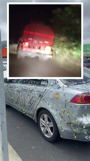 തോട്ടിൽ ടീട്ടം തട്ടുന്നോടാ തക്കാളി