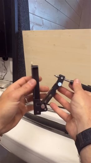 Xavier, Le bois d’ARTEGUS on Instagram: "Trick! ⭐️⭐️⭐️ 🇬🇧 Comment « link » to receive this tracing tool link! 🇫🇷 Aménager un van, c’est un peu comme aménager une maison... mais avec des angles dans tous les sens! 😅 Il faut savoir s’adapter et ruser pour réussir à adapter chaque partie de l’aménagement à l’espace existant. 🤔 On peut faire des gabarits dans du carton, ma spécialité, mais on peut également utiliser des outils très pratiques, simples mais très efficaces dans ce genre de cas! �