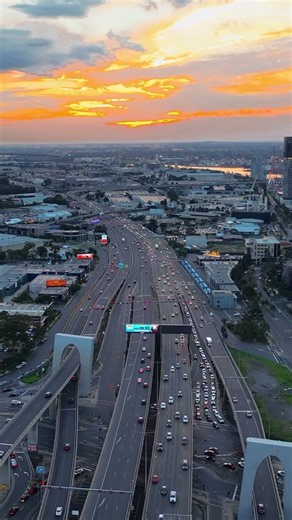 Sunset over Busy Melbourne Traffic, Australia 🇦🇺
