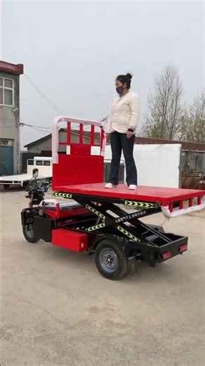 My car is awesome. Lift truck, aerial work, warehousing and logistics factory truck. Electric tr