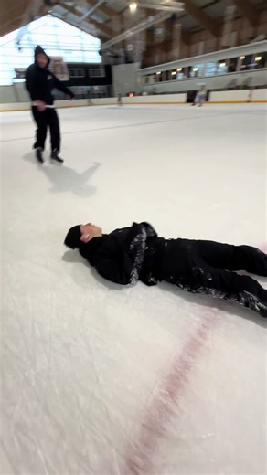 Encoreee#fyp #skating #patinoire