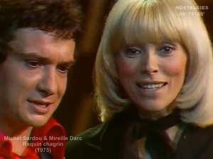70's... "Requin chagrin" : titre qui permet à Michel Sardou d'obtenir la participation amicale de Mireille Darc sur la face B du 45 tours "Un accident"... Une pensée pour Mireille Darc qui nous a quittés il y a 5 ans aujourd'hui... #MichelSardou & #MireilleDarc | Nostalgies 60'-70'-80'