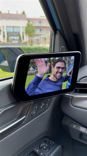 How does the digital side mirror work in the Kia EV9?