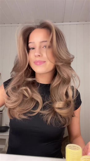 Step-by-Step Hair Rollers Tutorial for Beautiful Curls
