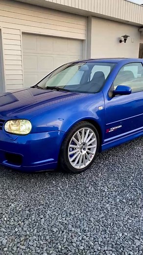 Den er da faktisk blevet meget pæn🥰 SÅ FINT,et maler job,og bemærk min facade i bagklappen🥰 den er så fin…og klarlack…jooo det har den vidst os fået❤️ den er blevet så fin,og vellykket den Vw…men jeg har os svedt NOGET,siden starten på opgradering,og istandsættelsen..😥 men jeg var så selvsikker på slutresultatet,og vidst det ville ende sådan her,for jeg havde ALLE de rigtige håndværkere med mig 😊🇩🇰 og jeg kan mærke at jeg tilfreds…og der ska desværre lidt til😔den kører som den ser ud…så h