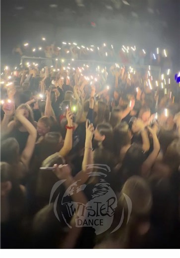 👀 𝗪𝗘𝗥 𝗗𝗔𝗦 𝗩𝗘𝗥𝗣𝗔𝗦𝗦𝗧 𝗛𝗔𝗧… …weiß jetzt, warum alle drüber reden 🔥 Teenie Vibes ✨ | fette Moves 💃 | volle Power 🔊 Energie von Anfang bis Ende 💥🖤 #TwisterDanceSande #TeenieParty #club #music #Aftermovie