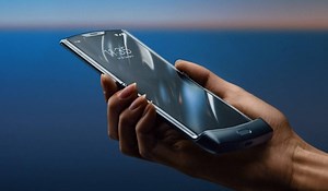 Motorola Razr Reborn As Folding-Screen Android Phone - SlashGear