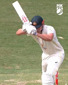 Ollie Robinson sends David Warner for 94, before dismissing Cameron Green to set himself up for a hat-trick. 📺 Watch Day 2 #Ashes on @kayosports https://bit.ly/3oAOU7f ✍️Blog: https://bit.ly/3ECkoPH 🔢 Match Centre: https://bit.ly/3EFUhrf | Fox Cricket