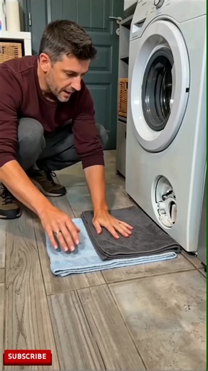écupère l’eau résiduelle sans en mettre partout. Petit, simple et vraiment pratiqFini les serviettes trempées sous le filtre de la machine à laver. Ce bac extra-plat ue. #MachineALaver #AstuceMenage #NettoyageMaison #Buanderie #tiktokshopfrance