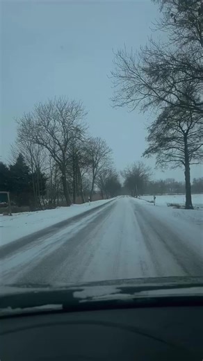 Damals reichte oft ein Einkommen für Haus, Auto & Familie. Heute arbeiten beide Elternteile – und trotzdem bleibt finanzielle Sicherheit für viele ein Wunsch statt Realität. Du gibst alles. Für deine Familie. Für den Alltag. Und trotzdem fühlt es sich an, als wärst du ständig am Kämpfen? 💡 Wichtig: Das liegt nicht an dir. Das System hat sich verändert – die Möglichkeiten aber auch. Ich zeige dir, wie du dir ein zusätzliches Einkommen aufbaust, das zu deinem Leben passt: ✨ flexibel ✨ alltagstaug