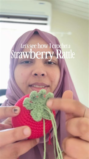 How i crocheted strawberey rattle #crochet #crochetrattle